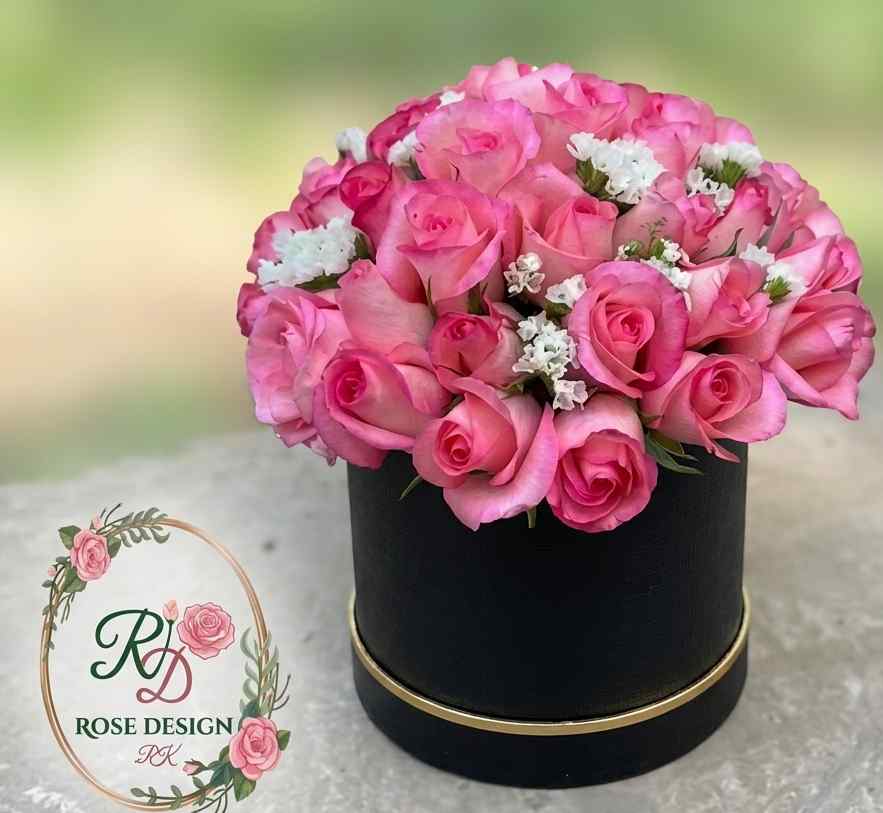 Luxury pink rose arrangement in a black hatbox by Rose Design Lahore.